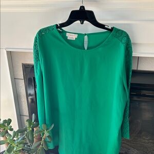 WanHeusen Vibrant Green Blouse with Lace Accents